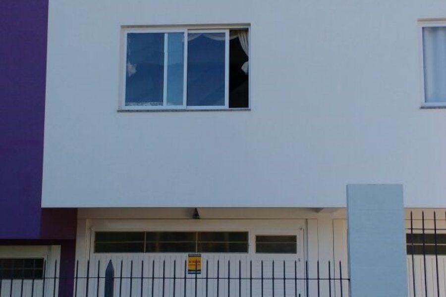 Sobrado com 85m², 2 dormitórios, 1 vaga, no bairro Paiquere em Caxias do Sul para Comprar