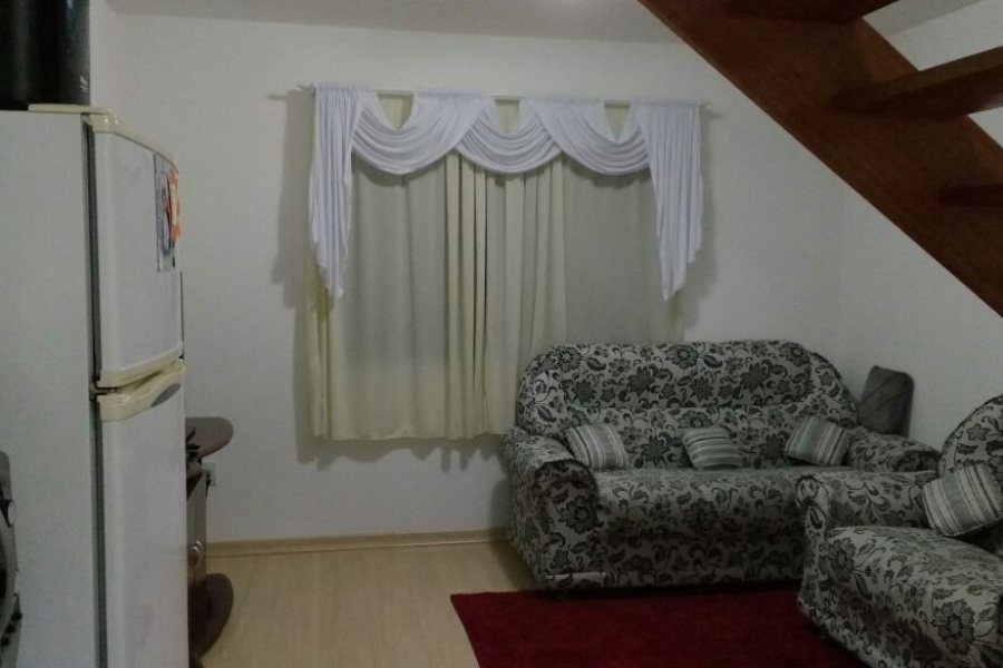Sobrado com 85m², 2 dormitórios, 1 vaga, no bairro Paiquere em Caxias do Sul para Comprar
