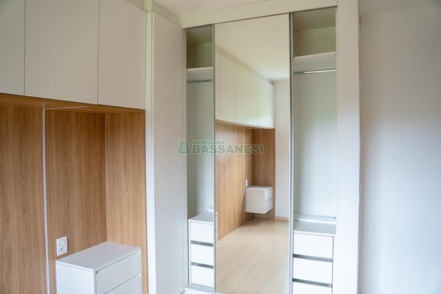 Apartamento com 52m², 2 dormitórios, 1 vaga, no bairro São Caetano em Caxias do Sul para Alugar