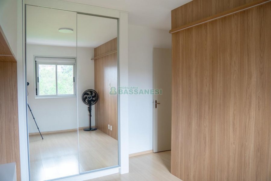 Apartamento com 52m², 2 dormitórios, 1 vaga, no bairro São Caetano em Caxias do Sul para Alugar