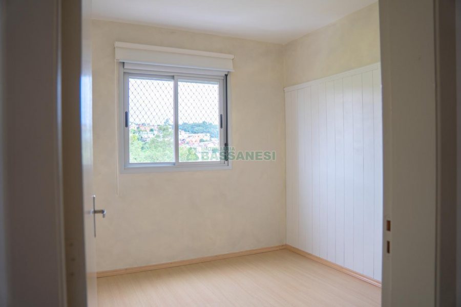 Apartamento com 52m², 2 dormitórios, 1 vaga, no bairro São Caetano em Caxias do Sul para Alugar