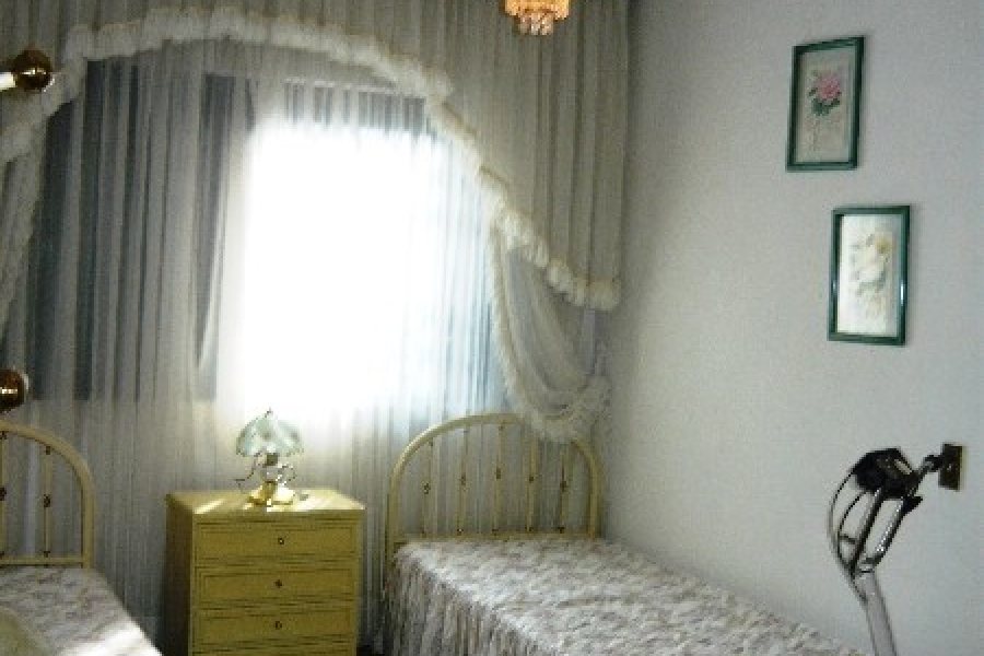 Casa com 250m², 3 dormitórios, 1 vaga, no bairro Panazzolo em Caxias do Sul para Comprar