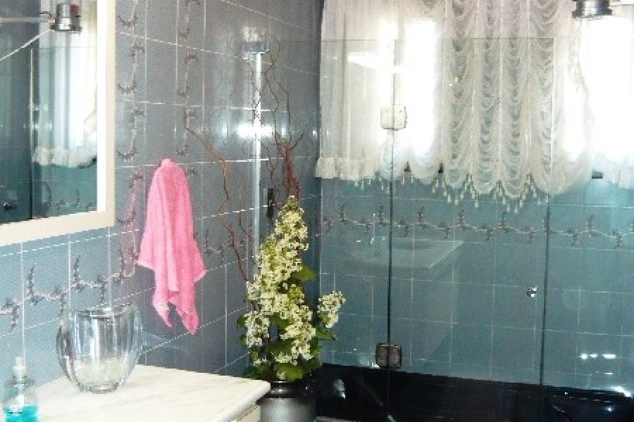 Casa com 250m², 3 dormitórios, 1 vaga, no bairro Panazzolo em Caxias do Sul para Comprar