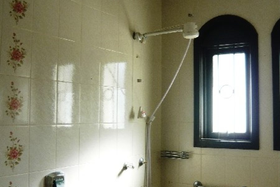 Casa com 250m², 3 dormitórios, 1 vaga, no bairro Panazzolo em Caxias do Sul para Comprar