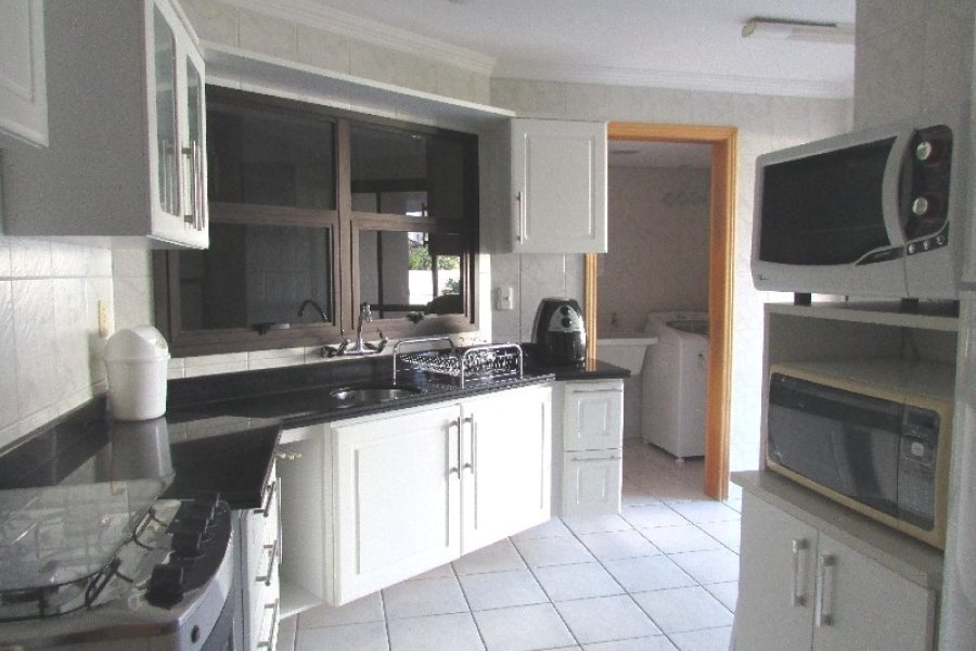 Apto Mobiliado com 122m², 3 dormitórios, 2 vagas, no bairro São Pelegrino em Caxias do Sul para Alugar