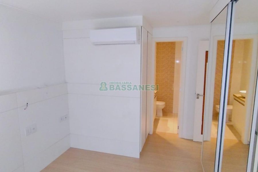 Apartamento com 73m², 2 dormitórios, 1 vaga, no bairro Lourdes em Caxias do Sul para Comprar