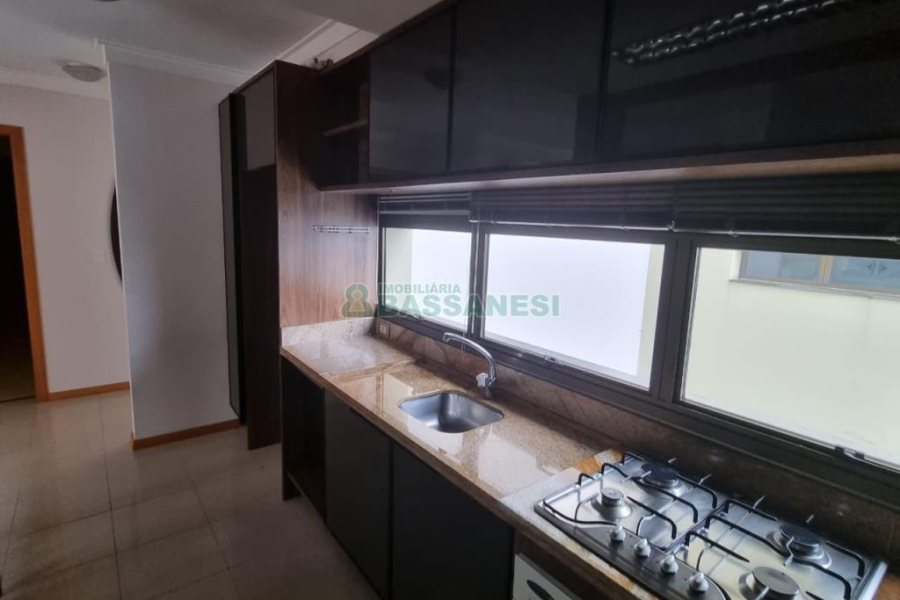 Apartamento com 108m², 3 dormitórios, 2 vagas, no bairro São Pelegrino em Caxias do Sul para Comprar