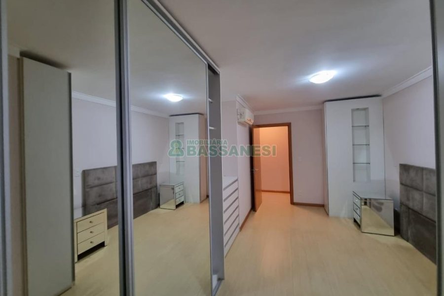Apartamento com 108m², 3 dormitórios, 2 vagas, no bairro São Pelegrino em Caxias do Sul para Comprar