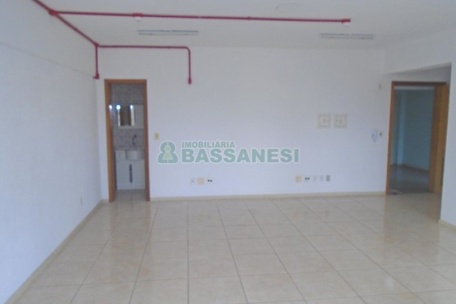 Sala com 41m², no bairro São Pelegrino em Caxias do Sul para Alugar ou Comprar