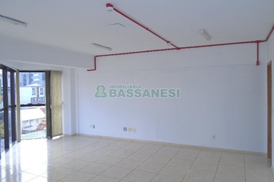 Sala com 41m², no bairro São Pelegrino em Caxias do Sul para Alugar ou Comprar