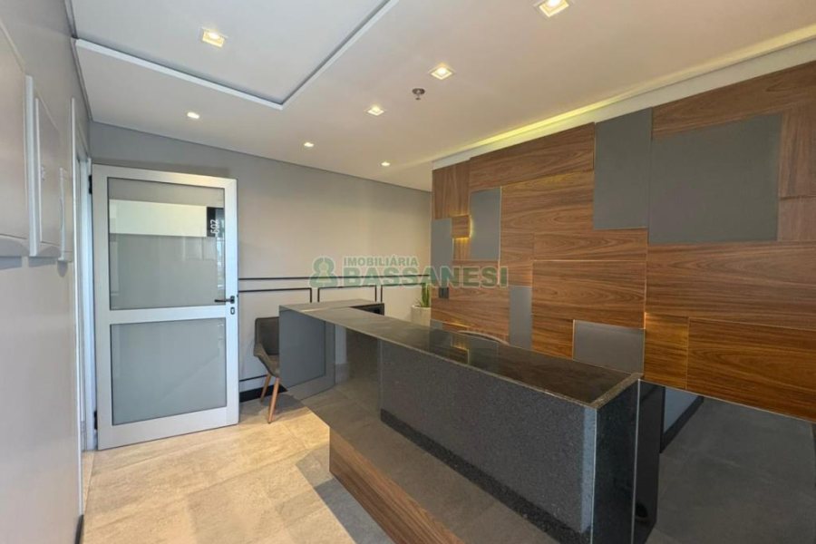 Sala com 101m², 2 vagas, no bairro Centro em Caxias do Sul para Alugar