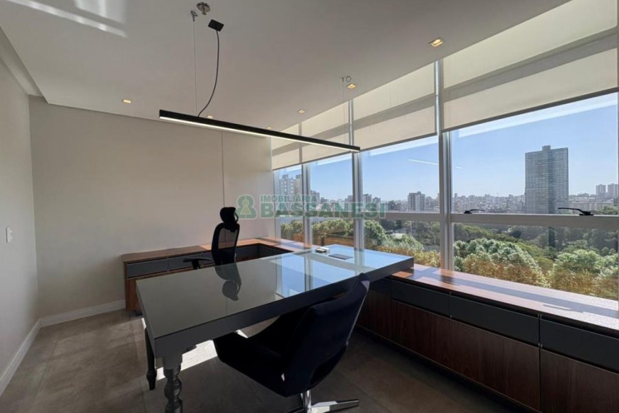 Sala com 101m², 2 vagas, no bairro Centro em Caxias do Sul para Alugar