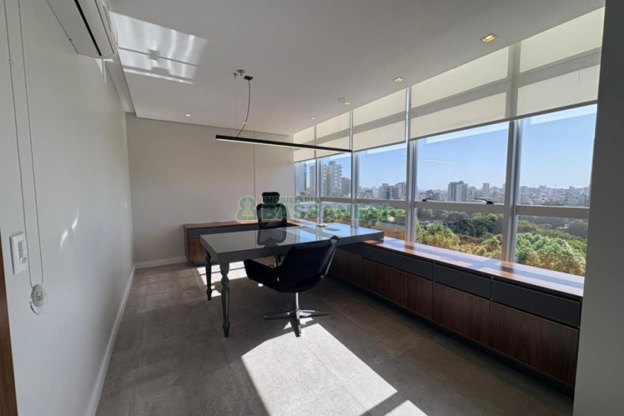 Sala com 101m², 2 vagas, no bairro Centro em Caxias do Sul para Alugar