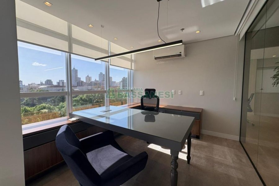 Sala com 101m², 2 vagas, no bairro Centro em Caxias do Sul para Alugar