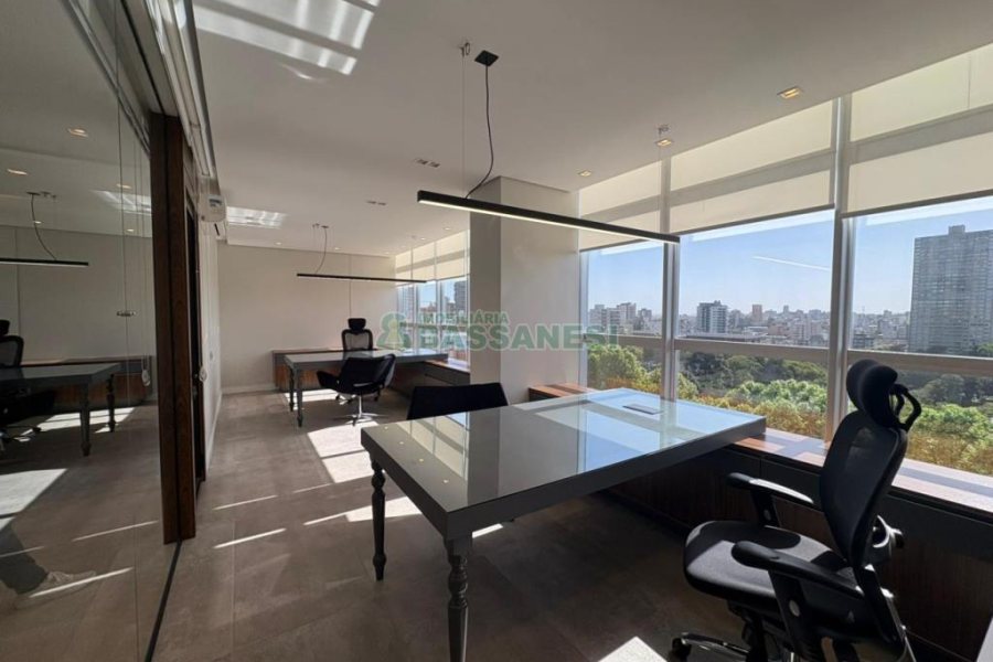 Sala com 101m², 2 vagas, no bairro Centro em Caxias do Sul para Alugar