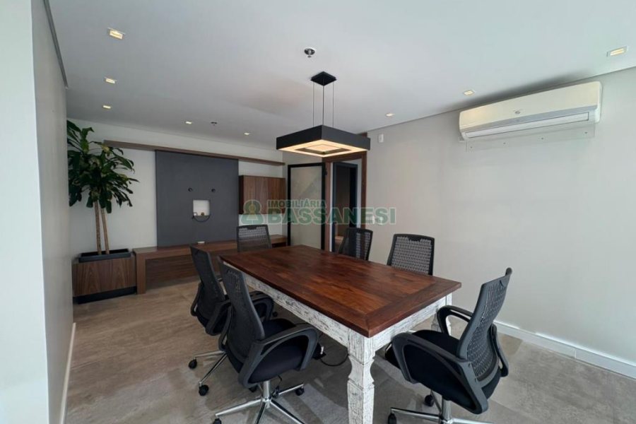 Sala com 101m², 2 vagas, no bairro Centro em Caxias do Sul para Alugar