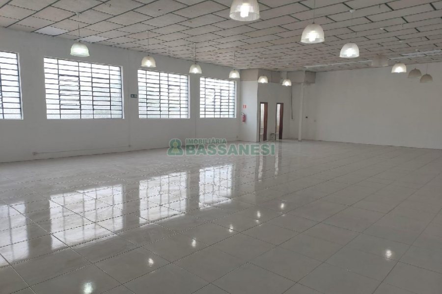 Loja com 280m², no bairro Sagrada Família em Caxias do Sul para Alugar