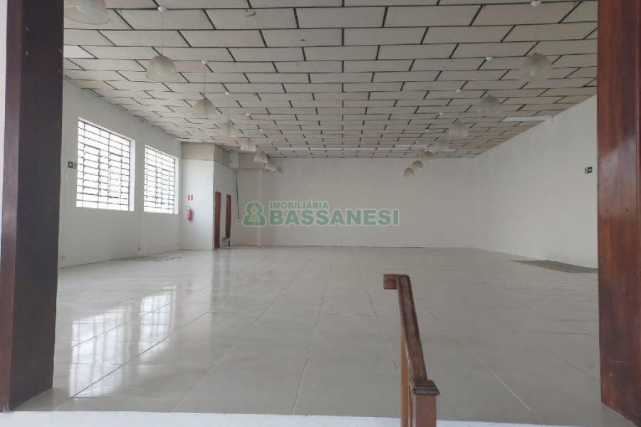 Loja com 280m², no bairro Sagrada Família em Caxias do Sul para Alugar