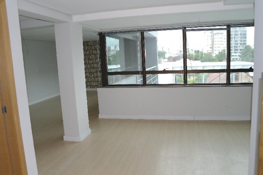 Sala com 48m², 1 vaga, no bairro São Pelegrino em Caxias do Sul para Comprar