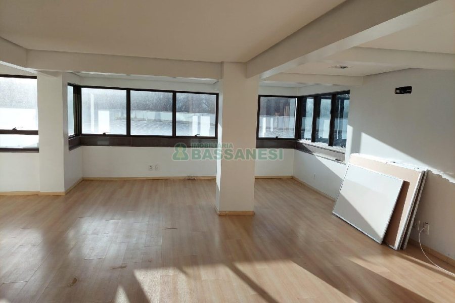Sala com 53m², 1 vaga, no bairro São Pelegrino em Caxias do Sul para Comprar