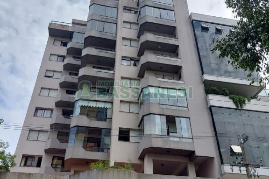 Apto Mobiliado com 114m², 2 dormitórios, 2 vagas, no bairro Centro em Caxias do Sul para Comprar