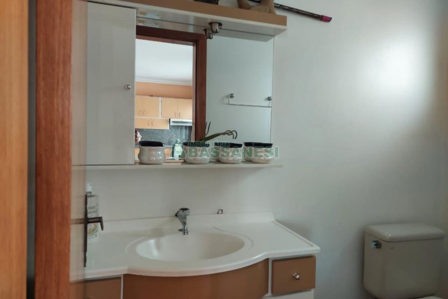 Apto Mobiliado com 114m², 2 dormitórios, 2 vagas, no bairro Centro em Caxias do Sul para Comprar