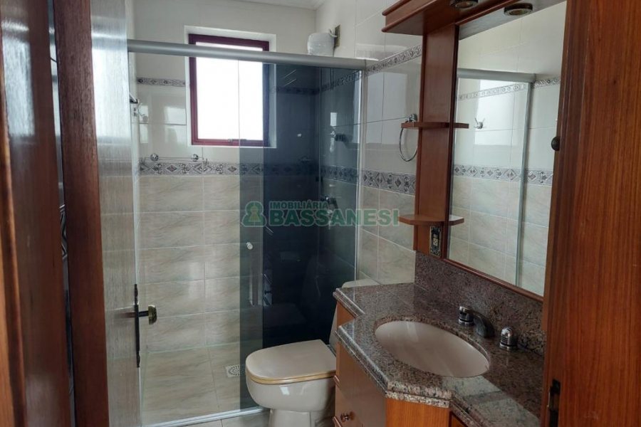 Apto Mobiliado com 114m², 2 dormitórios, 2 vagas, no bairro Centro em Caxias do Sul para Comprar