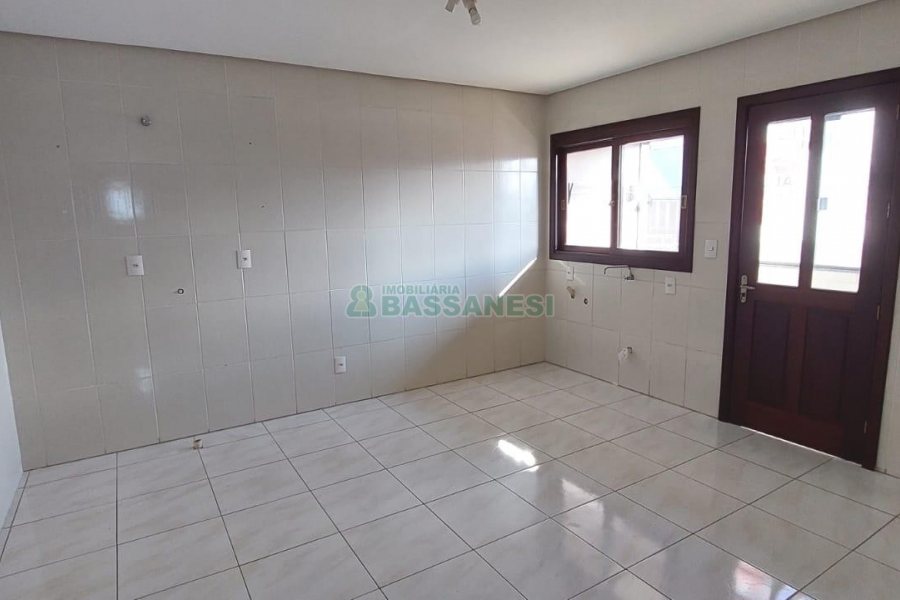 Apartamento com 73m², 2 dormitórios, 1 vaga, no bairro Exposição em Caxias do Sul para Alugar