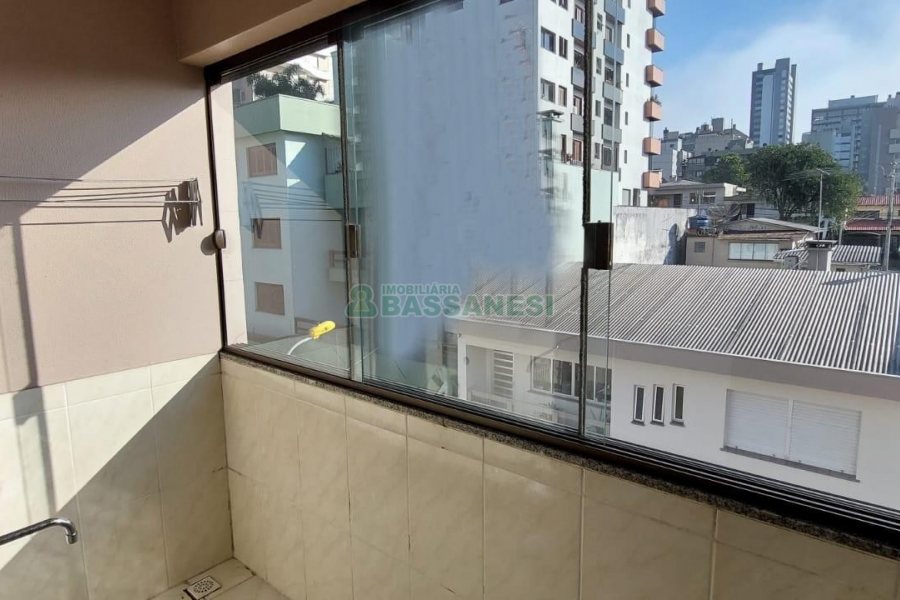Apartamento com 73m², 2 dormitórios, 1 vaga, no bairro Exposição em Caxias do Sul para Alugar