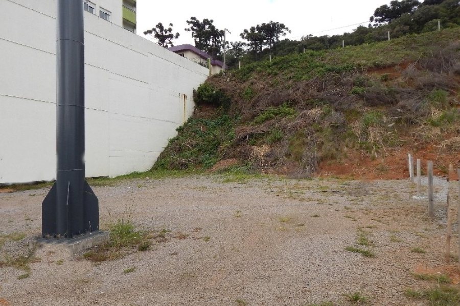 Terreno com 871m², no bairro Universitário em Caxias do Sul para Alugar