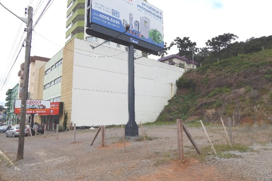 Terreno com 871m², no bairro Universitário em Caxias do Sul para Alugar