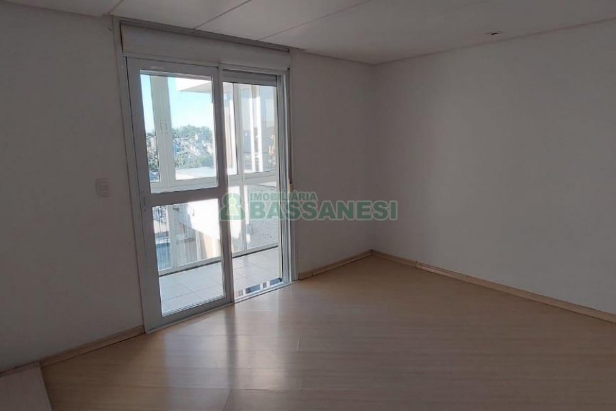 Sobrado com 232m², 3 dormitórios, 2 vagas, no bairro Colina Sorriso em Caxias do Sul para Comprar