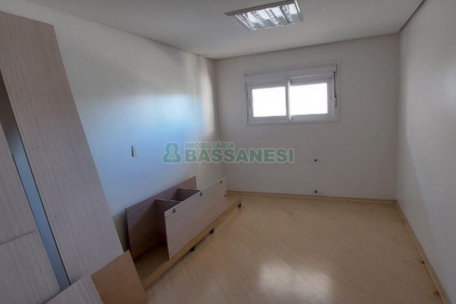 Sobrado com 232m², 3 dormitórios, 2 vagas, no bairro Colina Sorriso em Caxias do Sul para Comprar