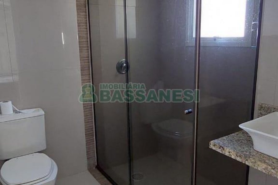 Sobrado com 232m², 3 dormitórios, 2 vagas, no bairro Colina Sorriso em Caxias do Sul para Comprar