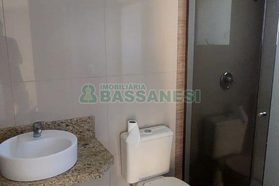 Sobrado com 232m², 3 dormitórios, 2 vagas, no bairro Colina Sorriso em Caxias do Sul para Comprar