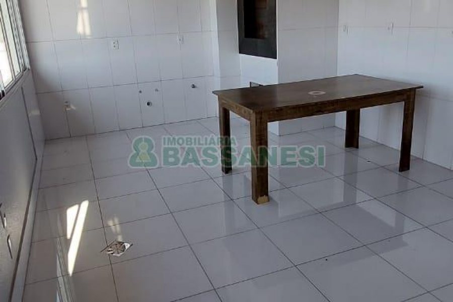 Sobrado com 232m², 3 dormitórios, 2 vagas, no bairro Colina Sorriso em Caxias do Sul para Comprar