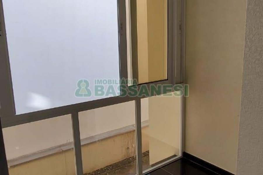 Sobrado com 232m², 3 dormitórios, 2 vagas, no bairro Colina Sorriso em Caxias do Sul para Comprar