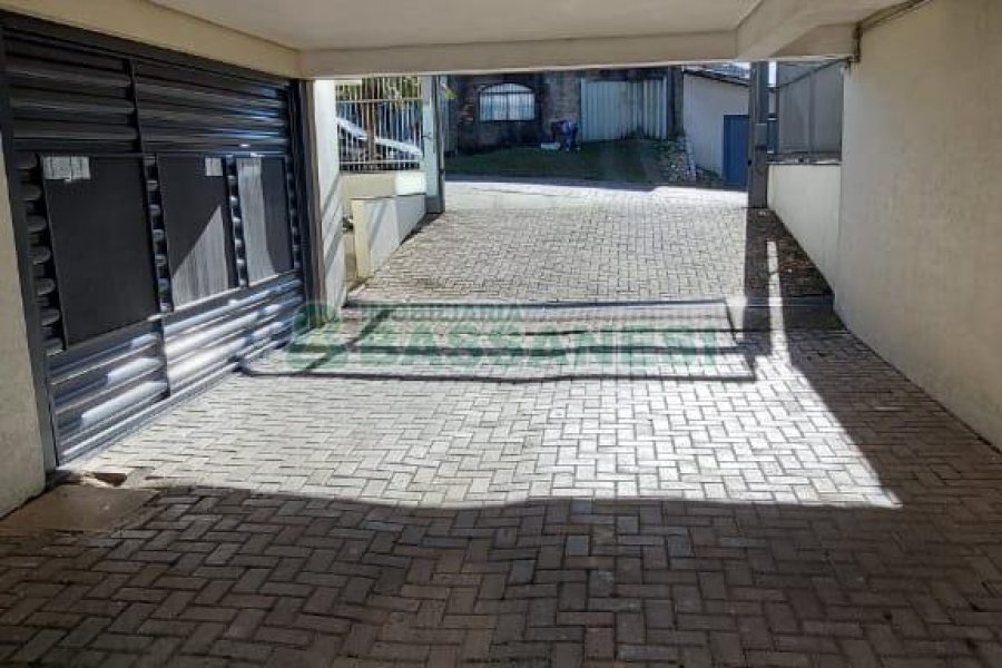 Sobrado com 232m², 3 dormitórios, 2 vagas, no bairro Colina Sorriso em Caxias do Sul para Comprar