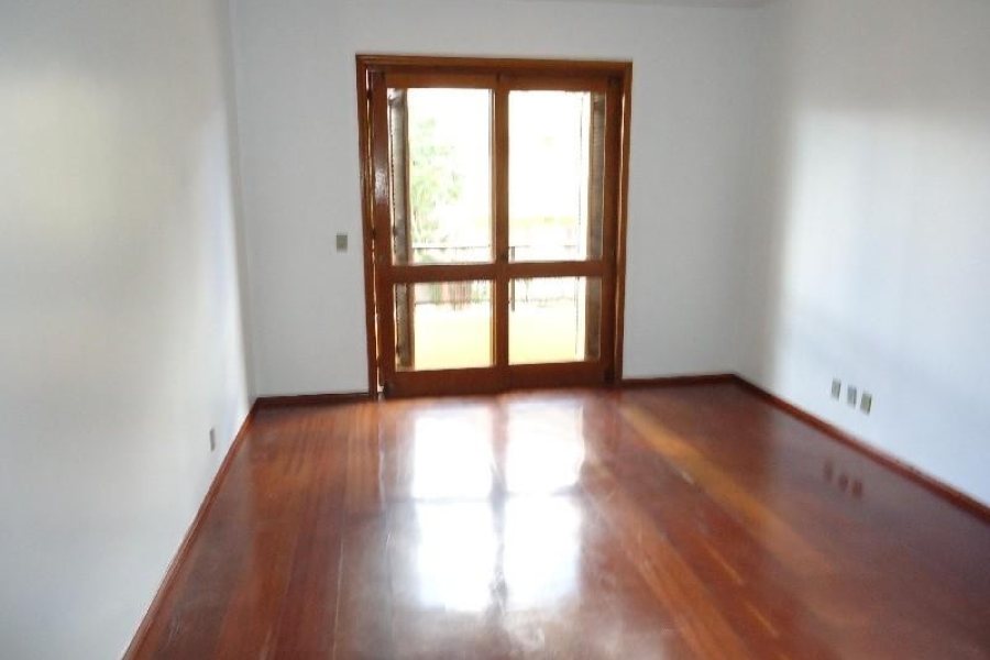 Apartamento com 115m², 3 dormitórios, 1 vaga, no bairro Pio X em Caxias do Sul para Comprar