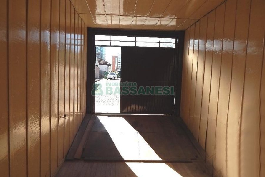 Casa com 70m², 2 dormitórios, 1 vaga, no bairro Panazzolo em Caxias do Sul para Alugar