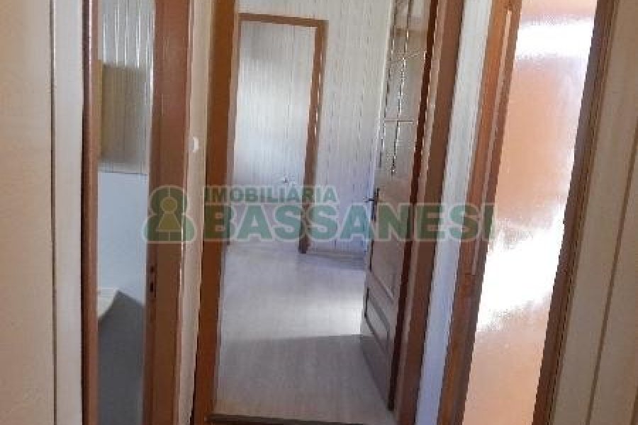 Casa com 70m², 2 dormitórios, 1 vaga, no bairro Panazzolo em Caxias do Sul para Alugar