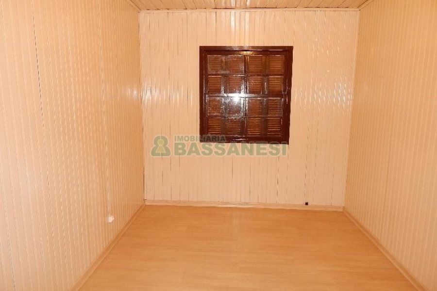 Casa com 70m², 2 dormitórios, 1 vaga, no bairro Panazzolo em Caxias do Sul para Alugar