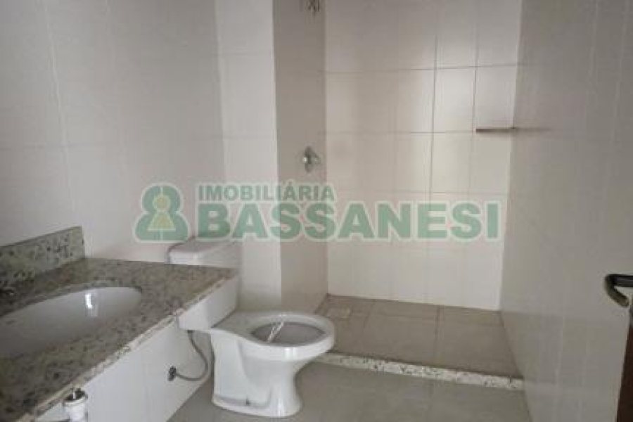 Apartamento com 61m², 2 dormitórios, 1 vaga, no bairro São Pelegrino em Caxias do Sul para Comprar
