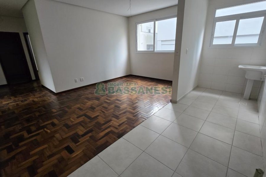 Apartamento com 61m², 2 dormitórios, 1 vaga, no bairro São Pelegrino em Caxias do Sul para Comprar