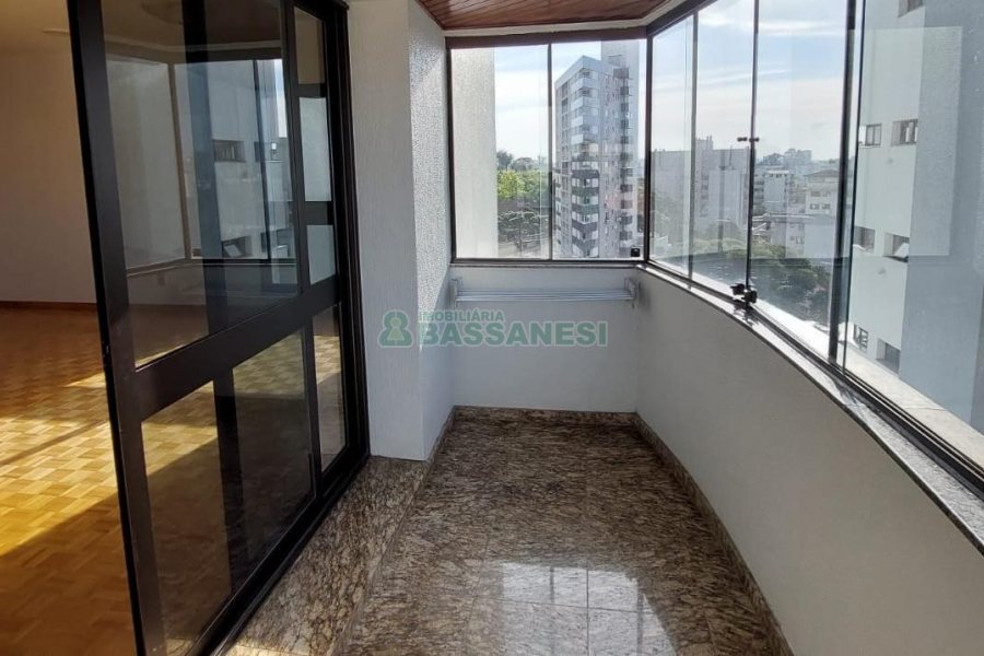 Apartamento com 266m², 3 dormitórios, 2 vagas, no bairro São Pelegrino em Caxias do Sul para Alugar
