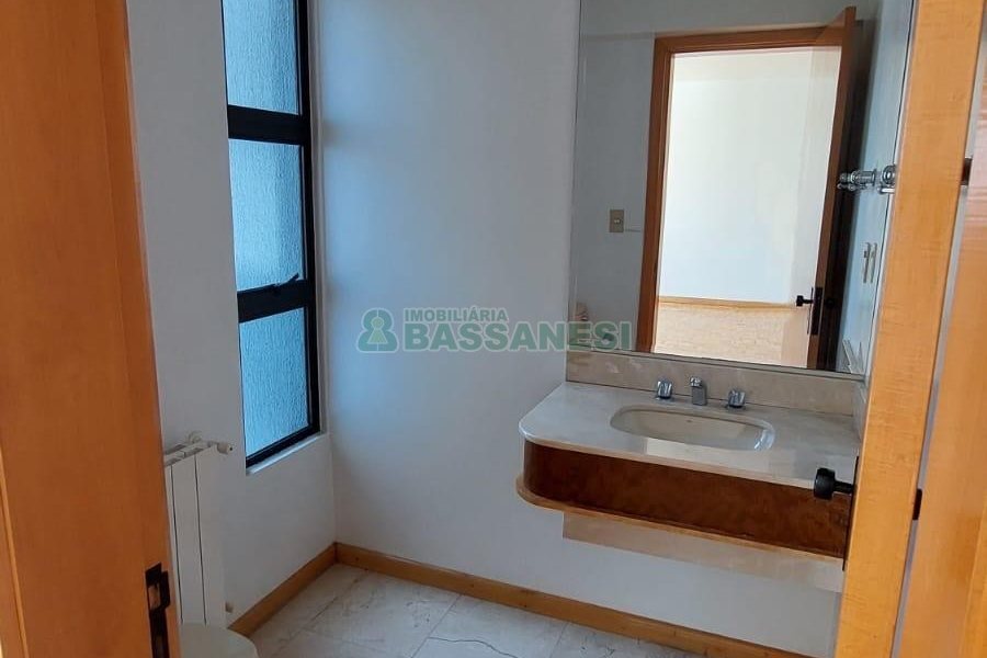 Apartamento com 266m², 3 dormitórios, 2 vagas, no bairro São Pelegrino em Caxias do Sul para Alugar