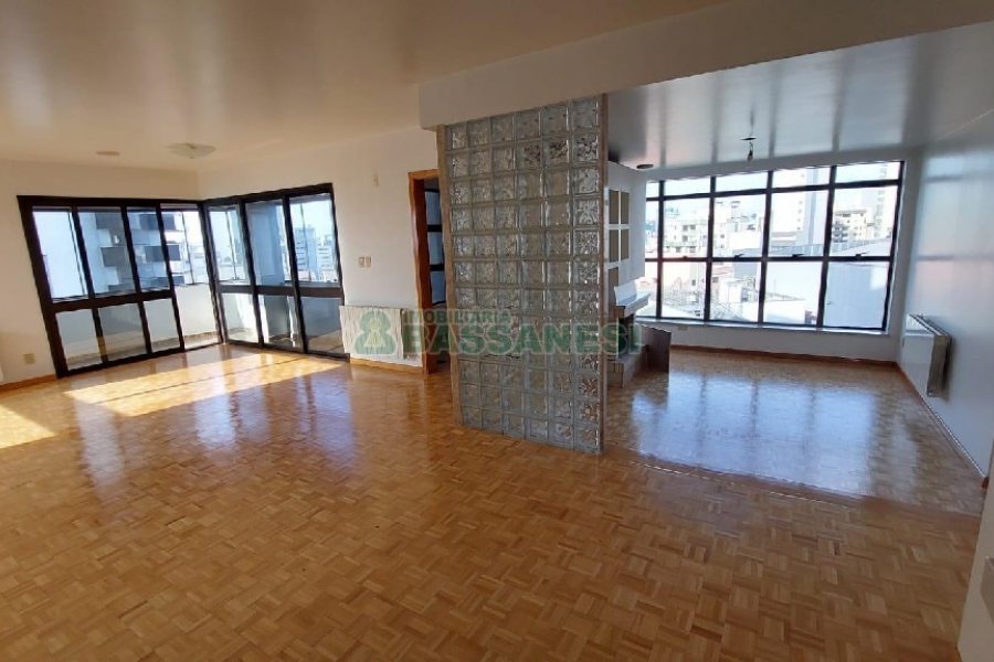 Apartamento com 266m², 3 dormitórios, 2 vagas, no bairro São Pelegrino em Caxias do Sul para Alugar