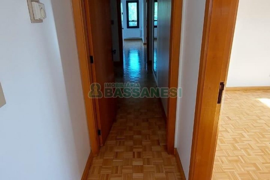 Apartamento com 266m², 3 dormitórios, 2 vagas, no bairro São Pelegrino em Caxias do Sul para Alugar
