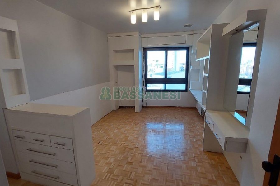 Apartamento com 266m², 3 dormitórios, 2 vagas, no bairro São Pelegrino em Caxias do Sul para Alugar
