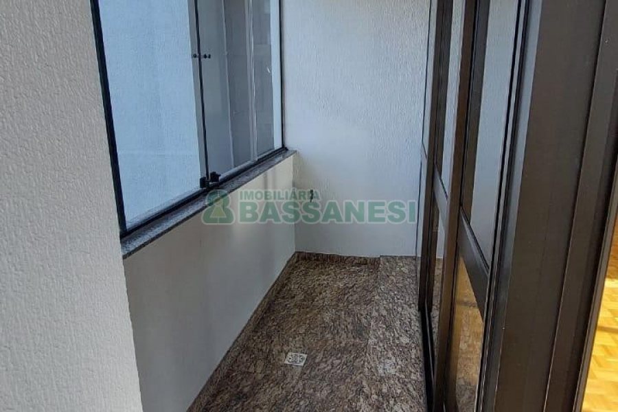 Apartamento com 266m², 3 dormitórios, 2 vagas, no bairro São Pelegrino em Caxias do Sul para Alugar